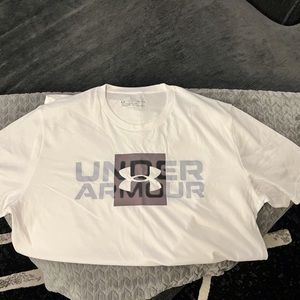 Under Armour T-shirt